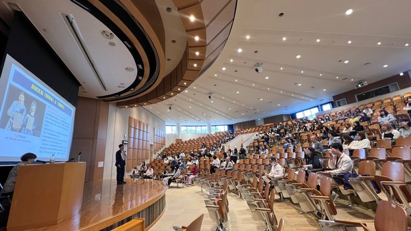 지난해 10월 일본 대학에서 열린 훈민정음 해례본 초청 강연